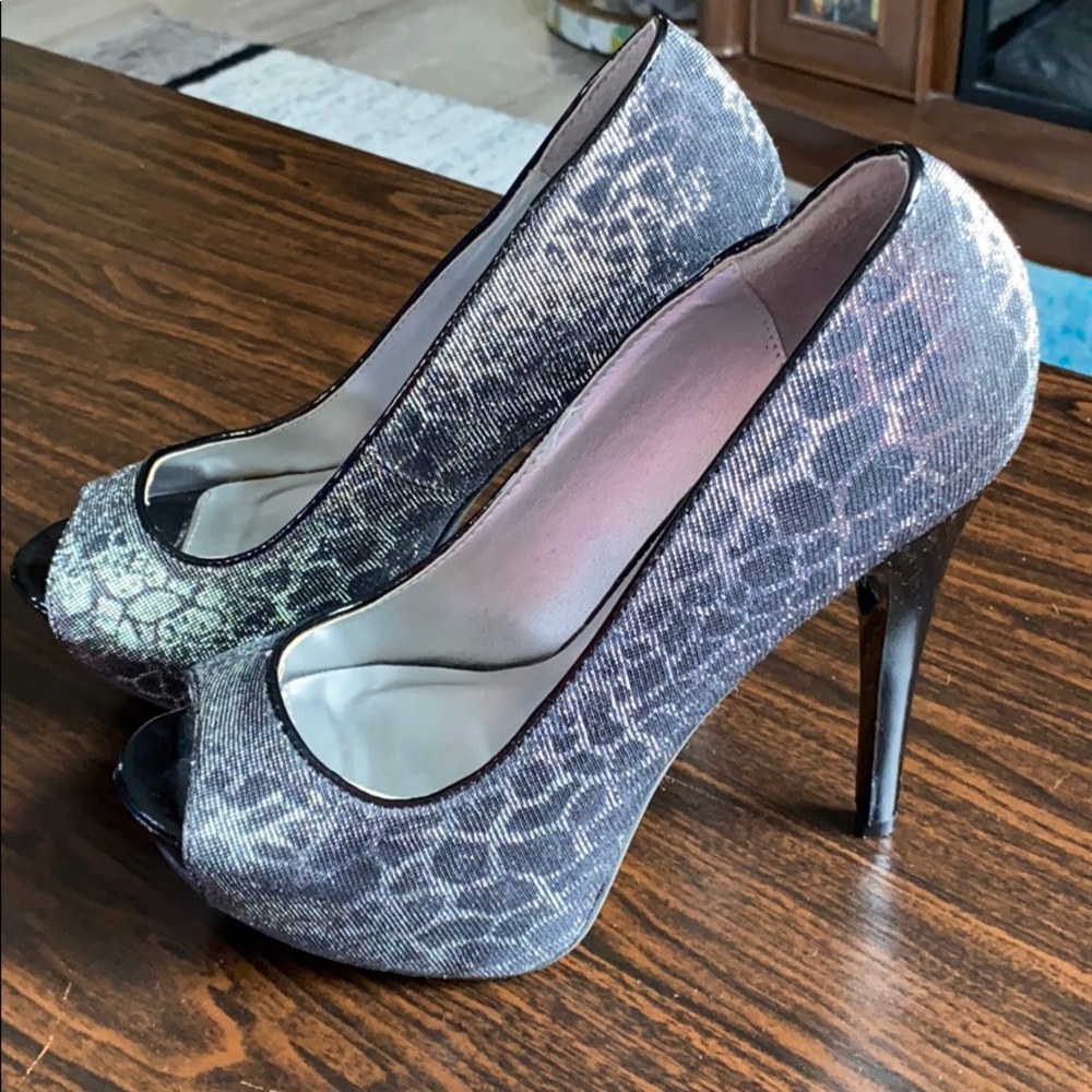 Shi by Journeys Platform Heels
